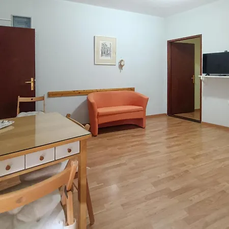 Lägenhet 1 Bedroom Cozy In Novigrad *
