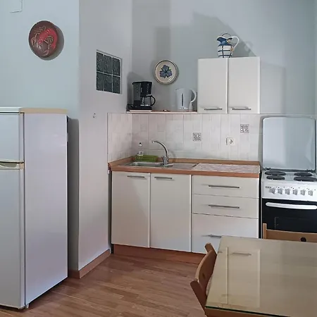 1 Bedroom Cozy In Novigrad Lägenhet *